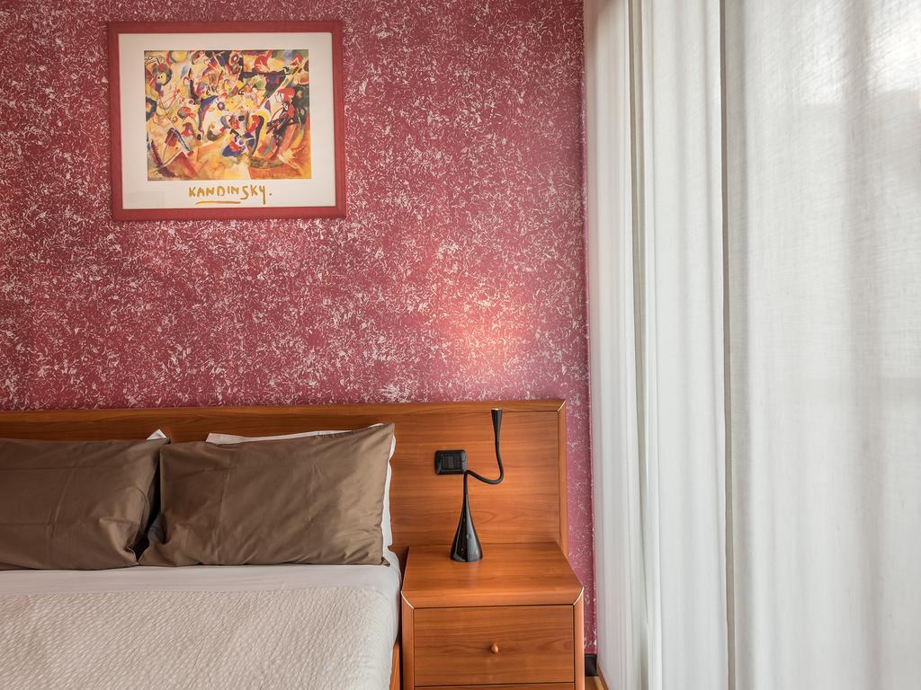 Mini Hotel Wine & Dreams อัลบา ภายนอก รูปภาพ